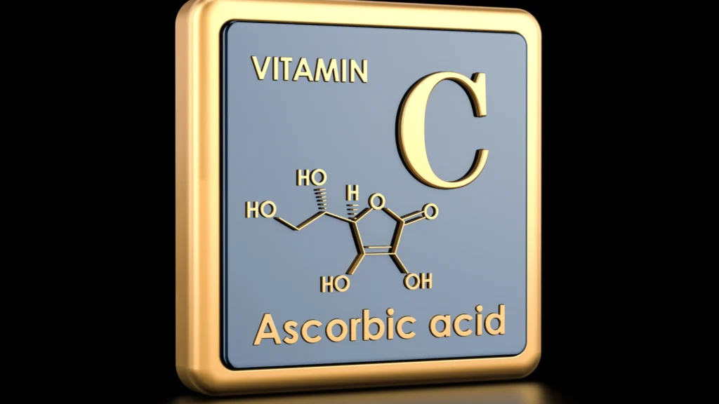 Illustration dorée de la vitamine C et de la structure moléculaire de l’acide ascorbique sur fond noir.