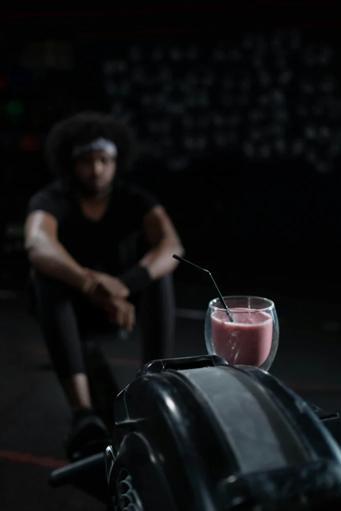 Boisson pré-entraînement illustrant l’usage des boosters énergétiques et leur impact sur la stimulation du système nerveux avant l’effort