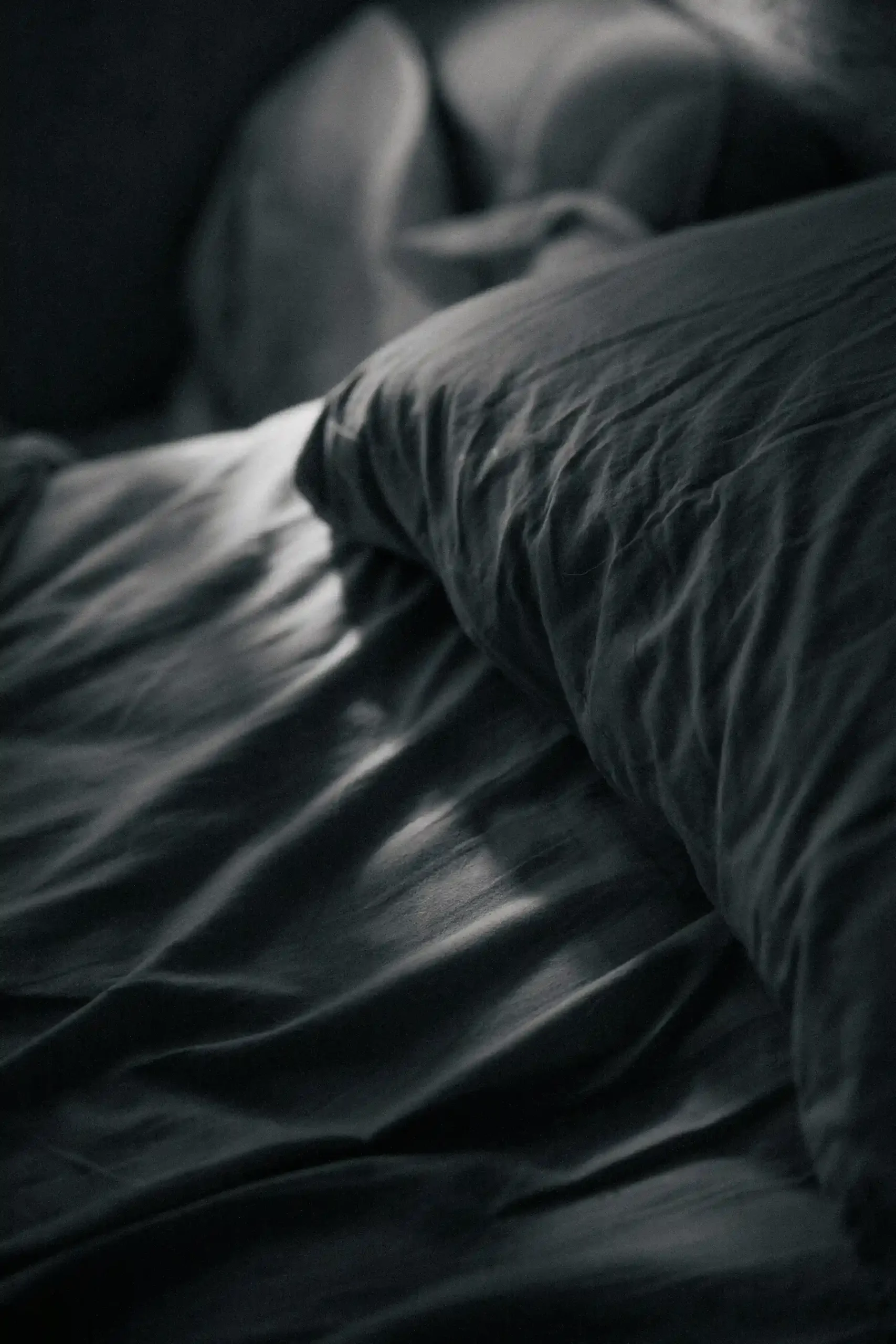 Sommeil fragmenté vs sommeil continu : comprendre l’impact réel sur la testostérone, et la performance