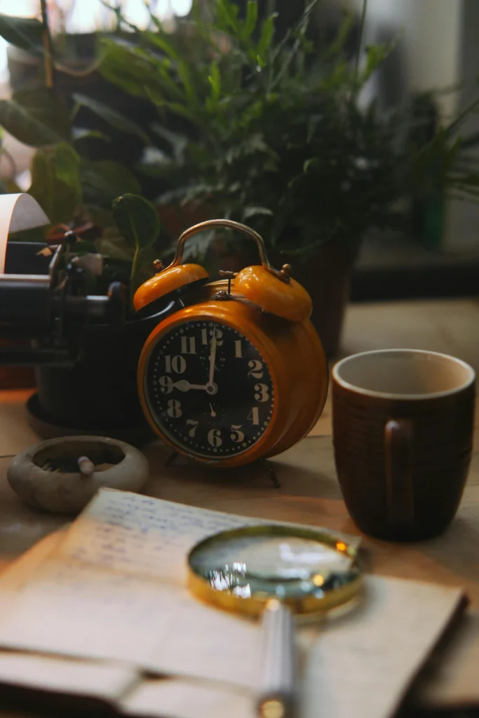 Rituels du matin après un mauvais sommeil : réveil, café et tentative de compensation de la fatigue